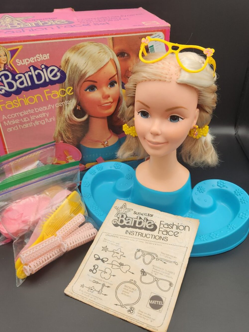 Very Good Condition Vintage (1976) Barbie "Fashion Face", Box and Accessories